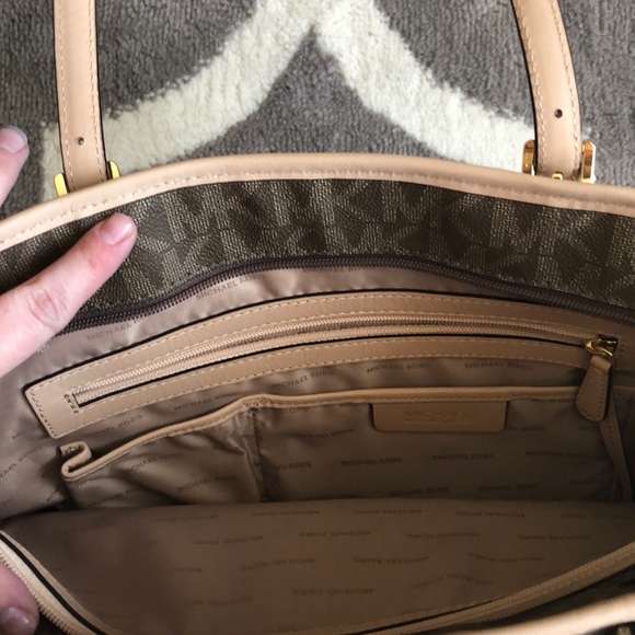 Authentic Michael Kors purse - Picture 2 of 6